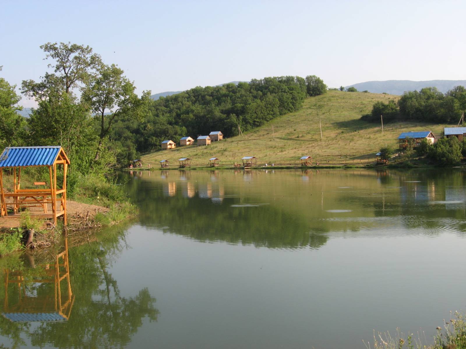 Отдых с рыбалкой в крыму. Скифская деревня с.Вилино. Вилино Скифская деревня рыбалка Крым. Платная рыбалка Скифская деревня.